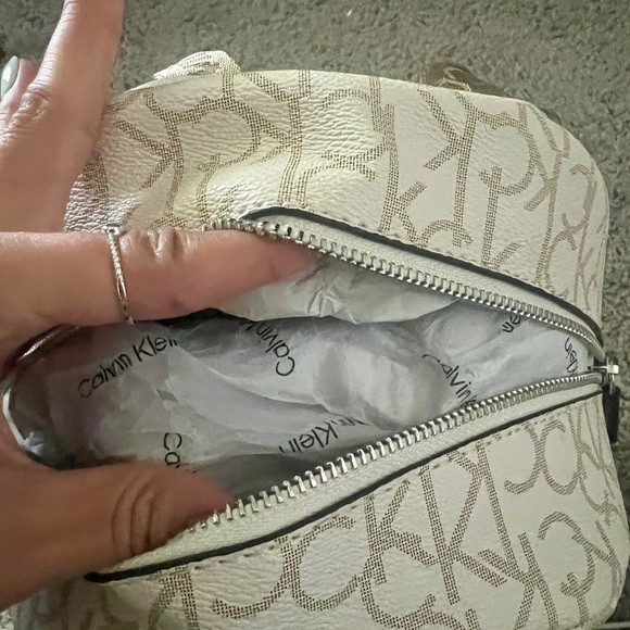 NWT Calvin Klein Logo Backpack Medium - Picture 8 of 10